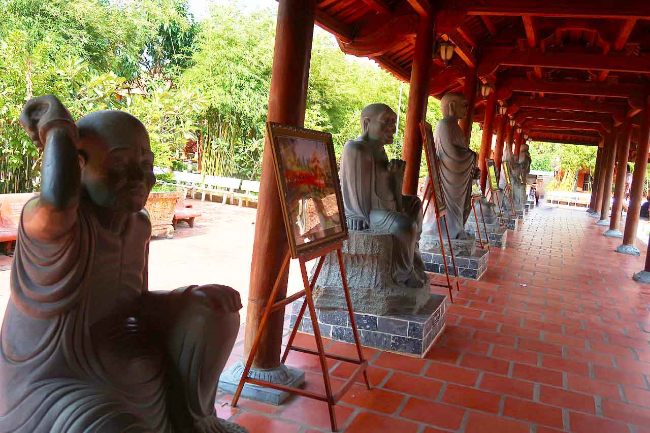 Hành lang tượng Phật thiền viện trúc lâm phương nam