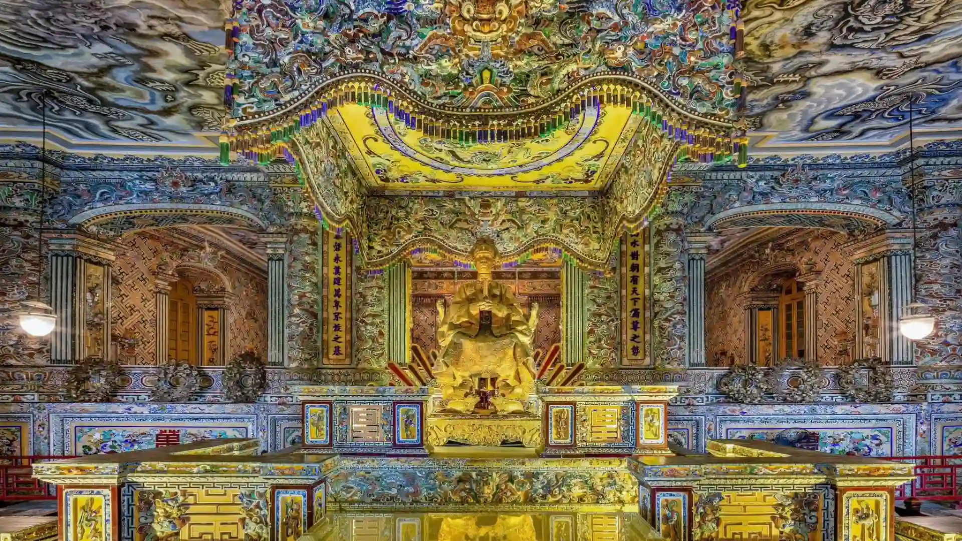 Kiến trúc bên trong Lăng Khải Định xa hoa lộng lẫy