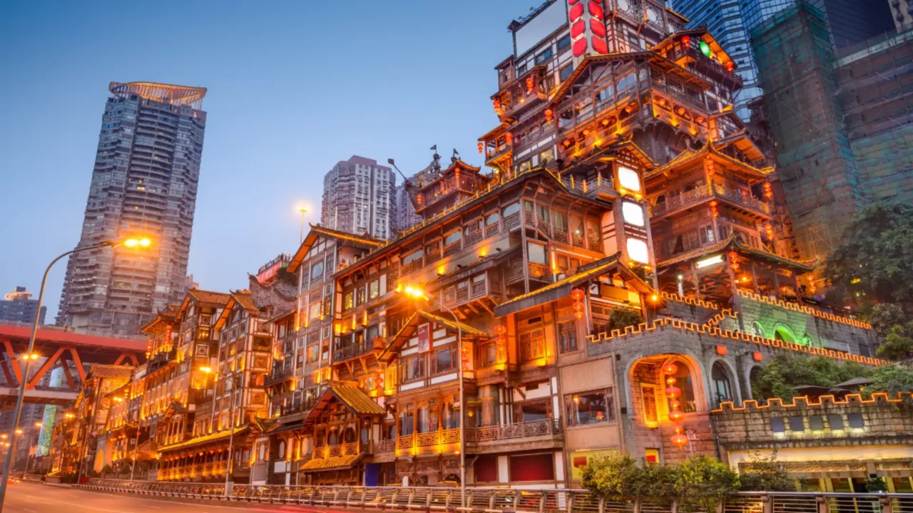 Phố cổ Hồng Nhai Động lung linh trong tour du lịch Cáp Nhĩ Tân