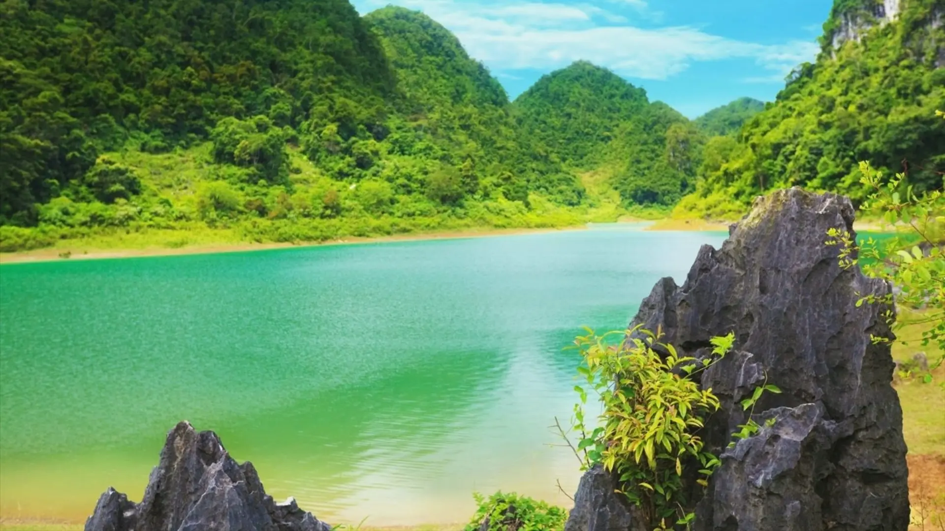 Hồ Thang Hen gắn liền với truyền thuyết người Tày