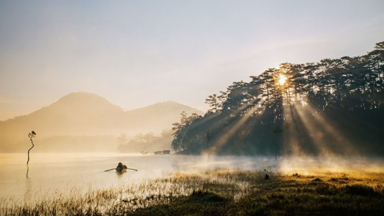 Hồ Tuyền Lâm vào sáng sớm tuyệt đẹp như tiên cảnh