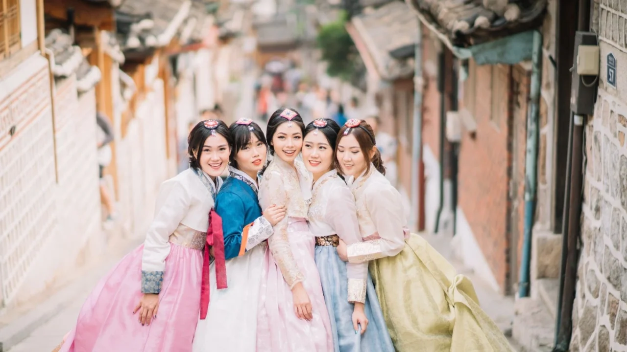 Hóa thân thành người Hàn truyền thống với Hanbok