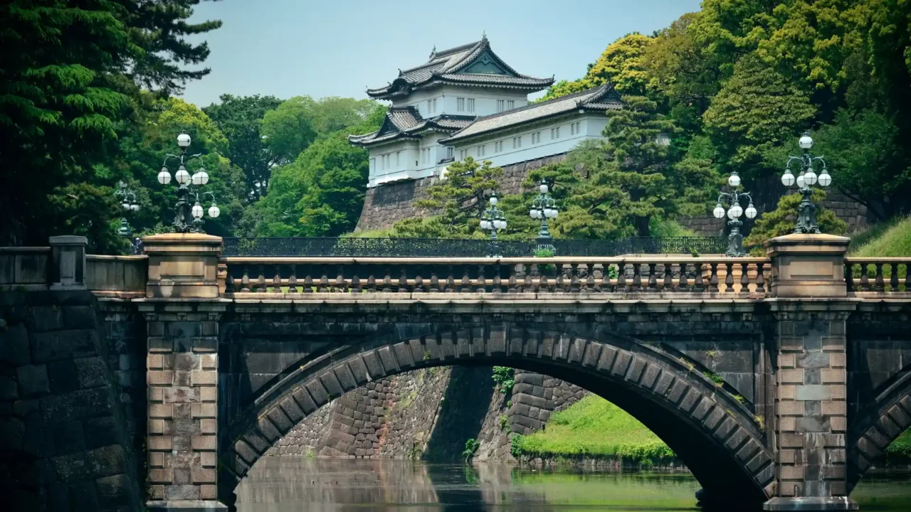 Tham quan Hoàng cung Nhật Bản khi đi tour Tokyo Osaka