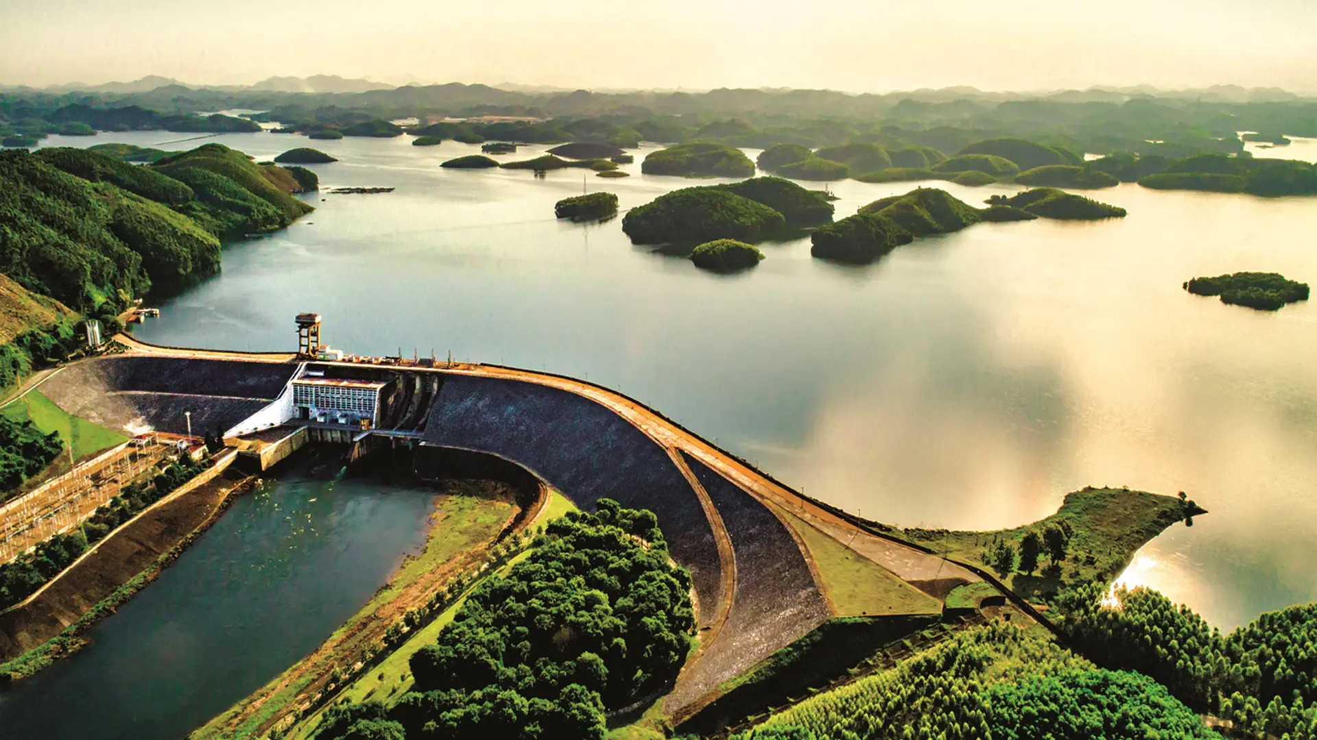 Hoàng hôn trên thủy điện Thác Bà