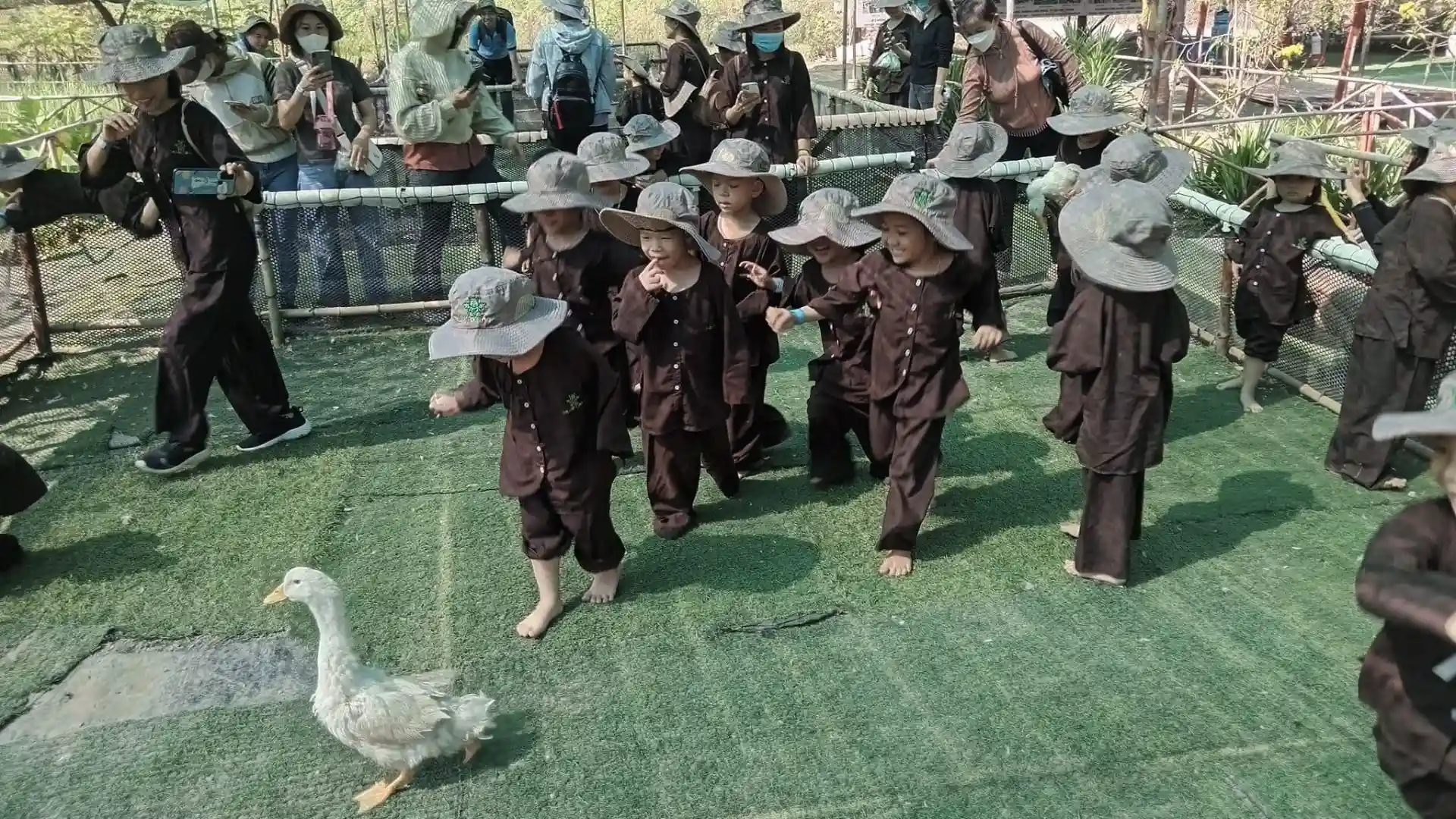 Học từ trải nghiệm thực tế tại tour học sinh Nụ Cười Mê Kông