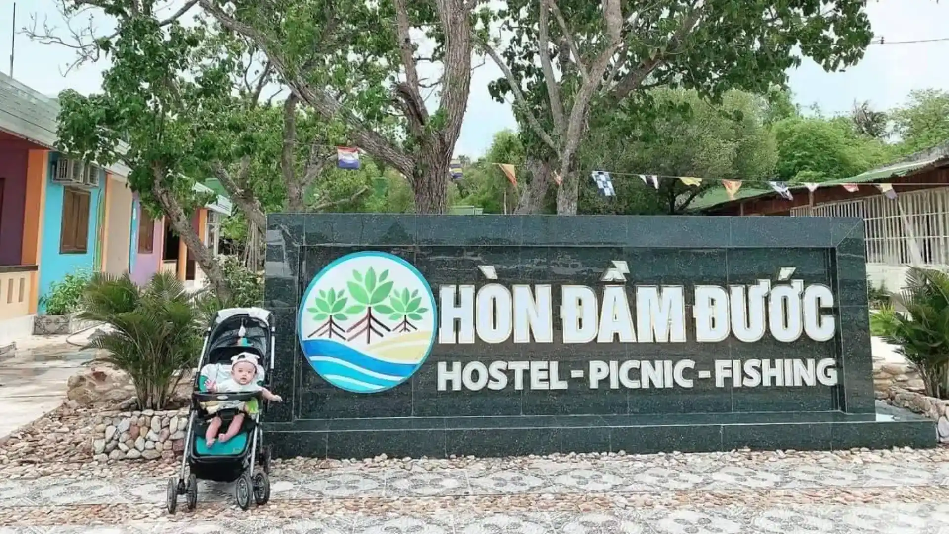 Bảng tên Hòn Đầm Đước tại quần đảo Bà Lụa