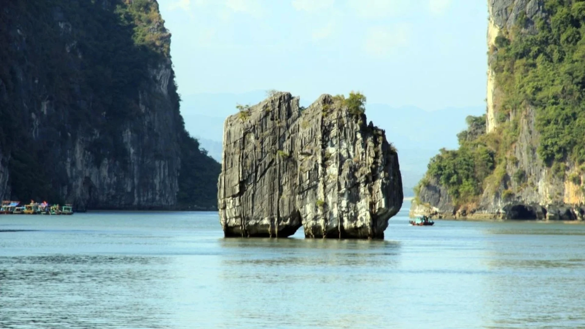 Hòn Đỉnh Hương biểu tượng cho sự linh thiêng