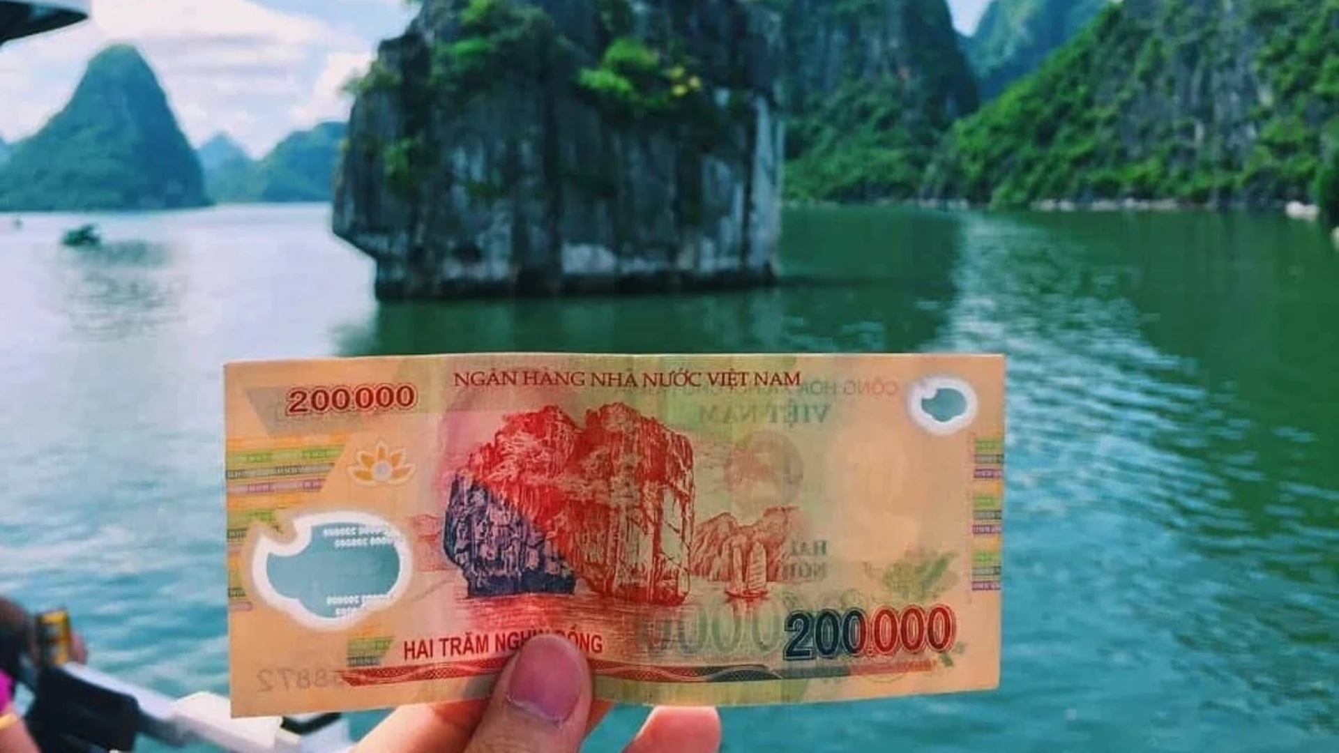 Hòn Đỉnh Hương được in trên tờ tiền 200.000 đồng