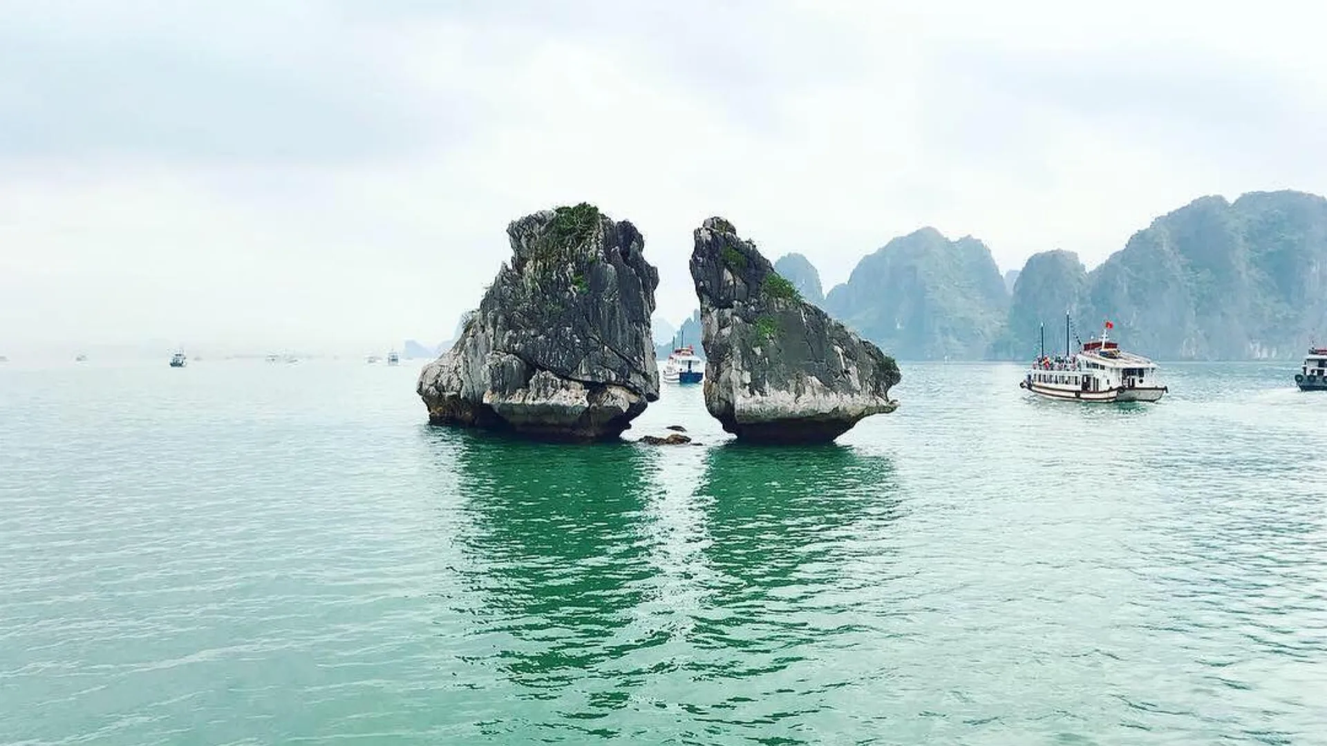 Hòn Trống Mái là 1 trong những cảnh quan độc đáo