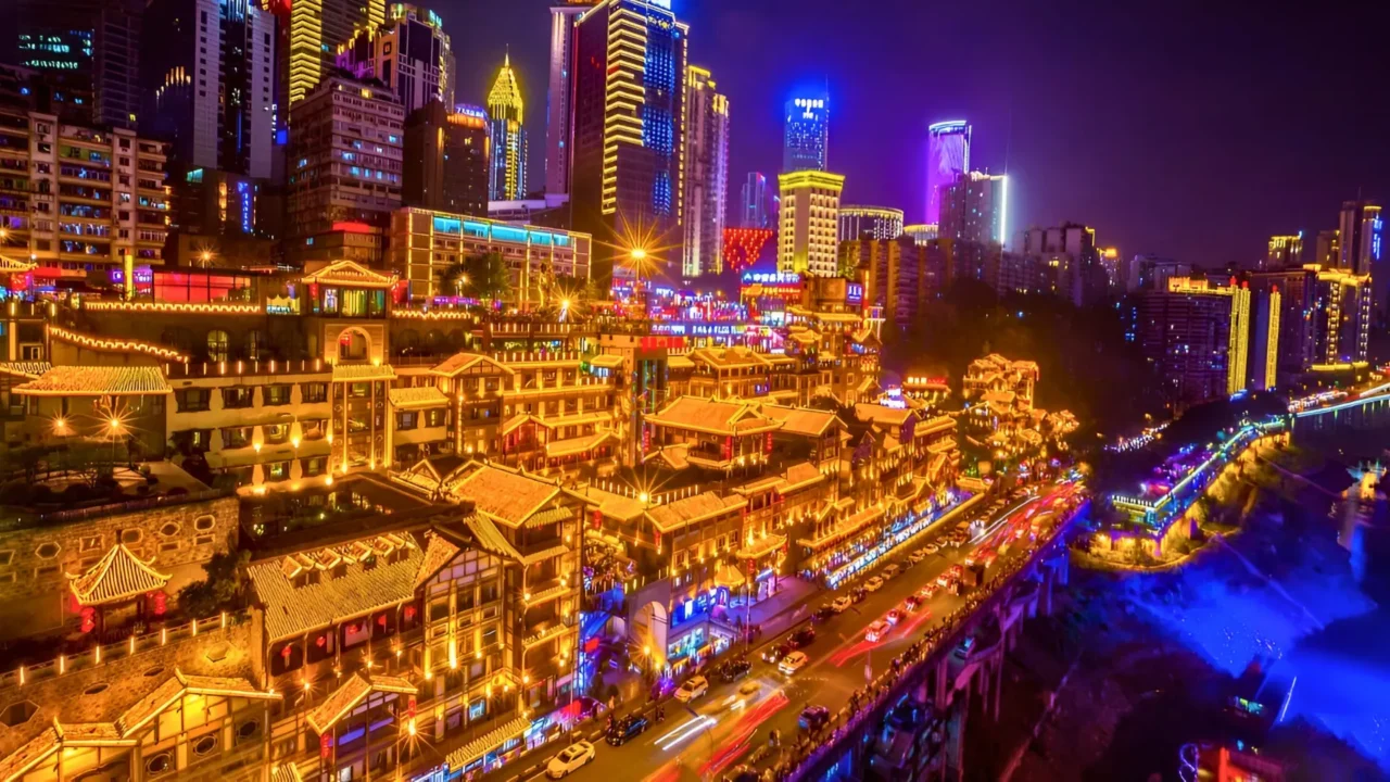 Hồng Nhai Động về đêm