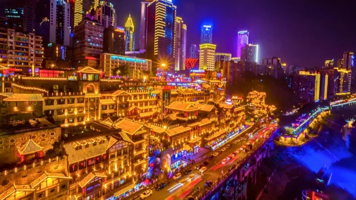 Hồng Nhai Động về đêm
