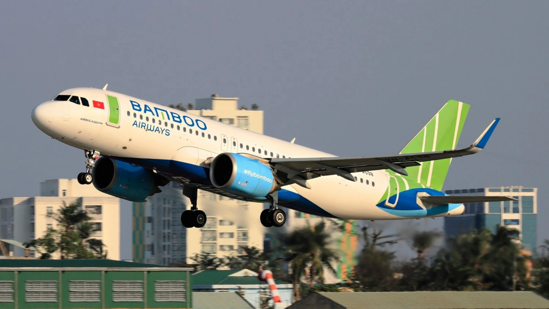 Di chuyển đến bãi tắm Hoàng Hậu