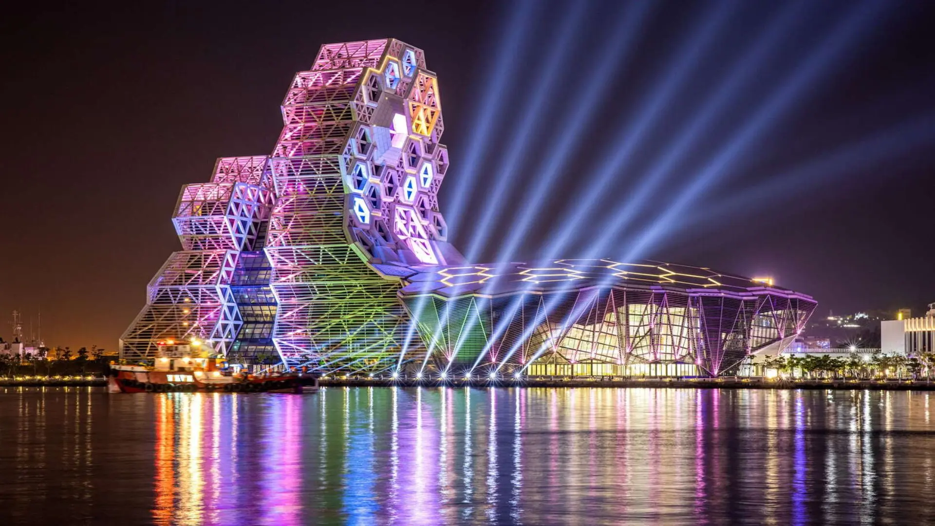 Trung tâm âm nhạc Cao Hùng (Vịnh Sông Tình)