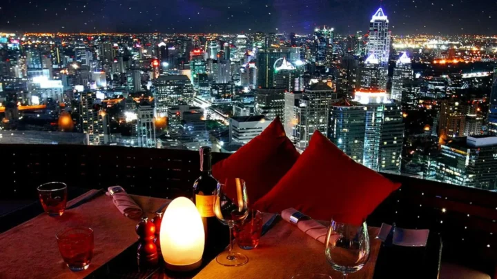 Khách sạn trung tâm Bangkok với tầm nhìn thành phố lung linh về đêm