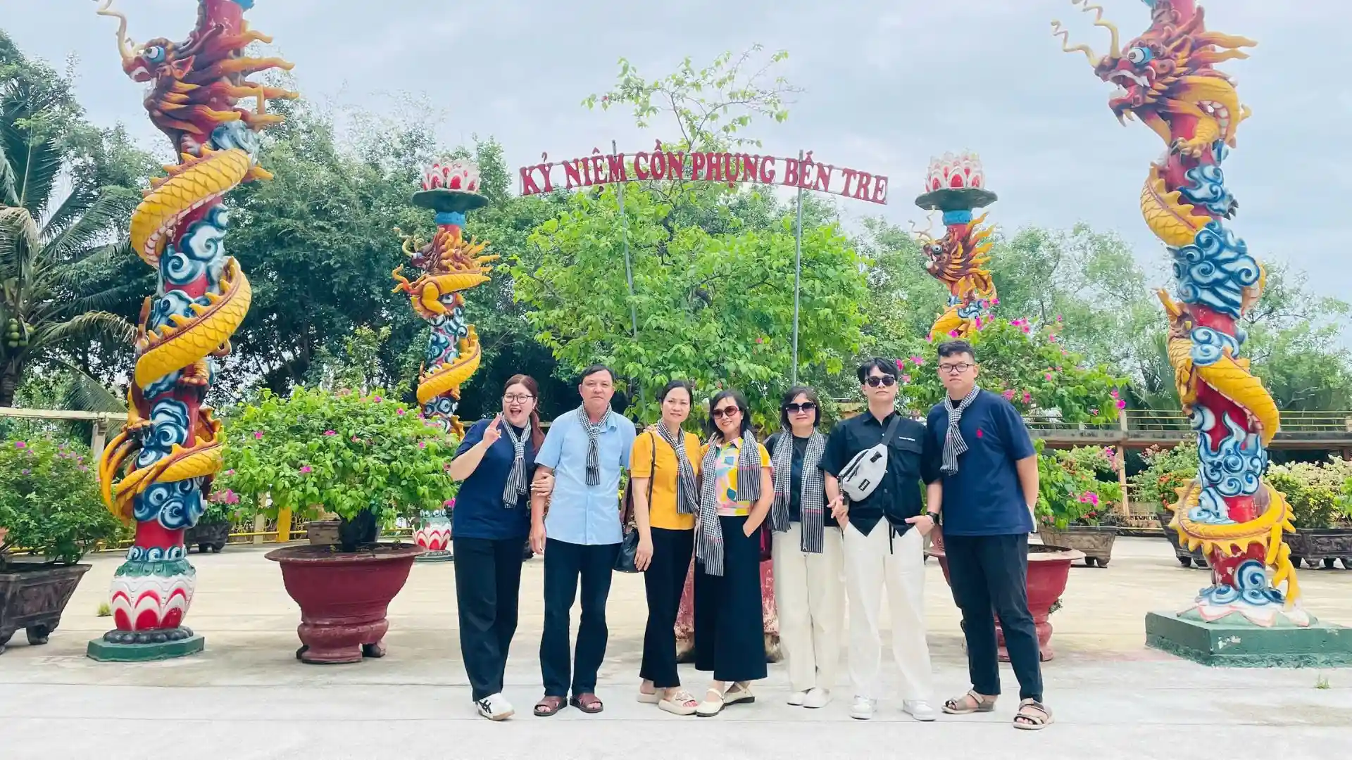 khách tham gia tour miền tây 2 ngày 1 đêm nụ cười mê kông