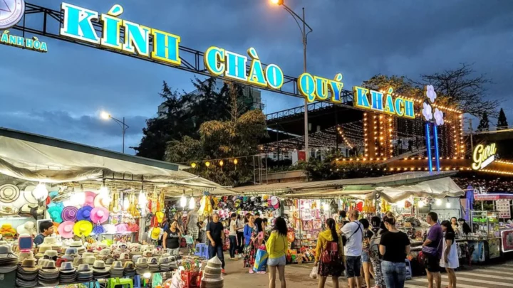 kham-pha-cho-dem-nha-trang