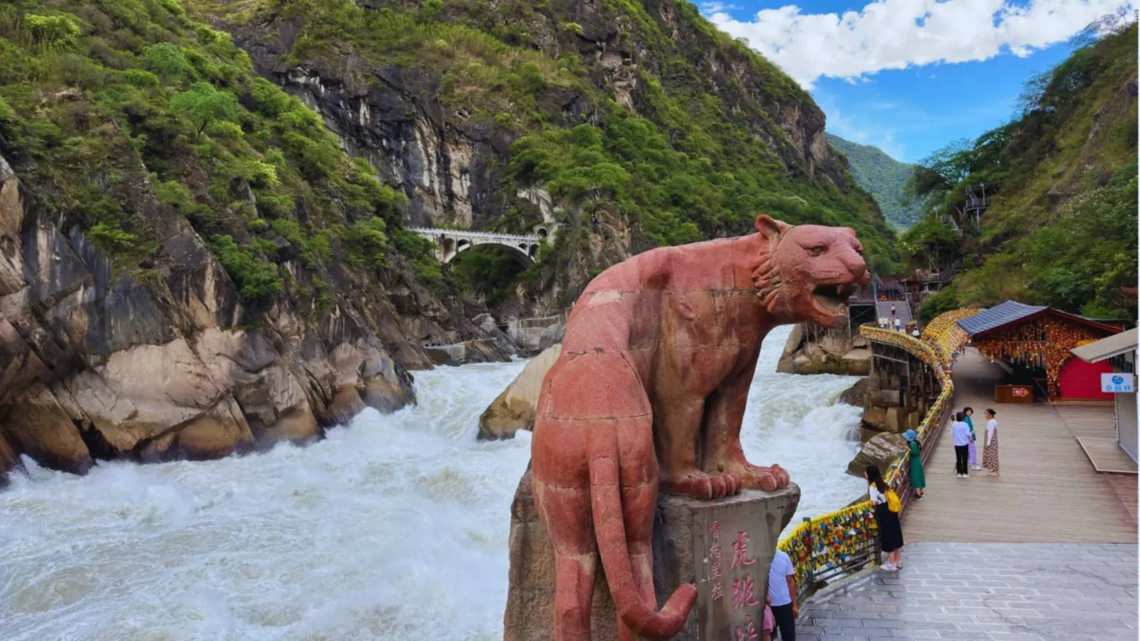 Tour Lệ Giang 6N5Đ - Khe Hổ Nhảy