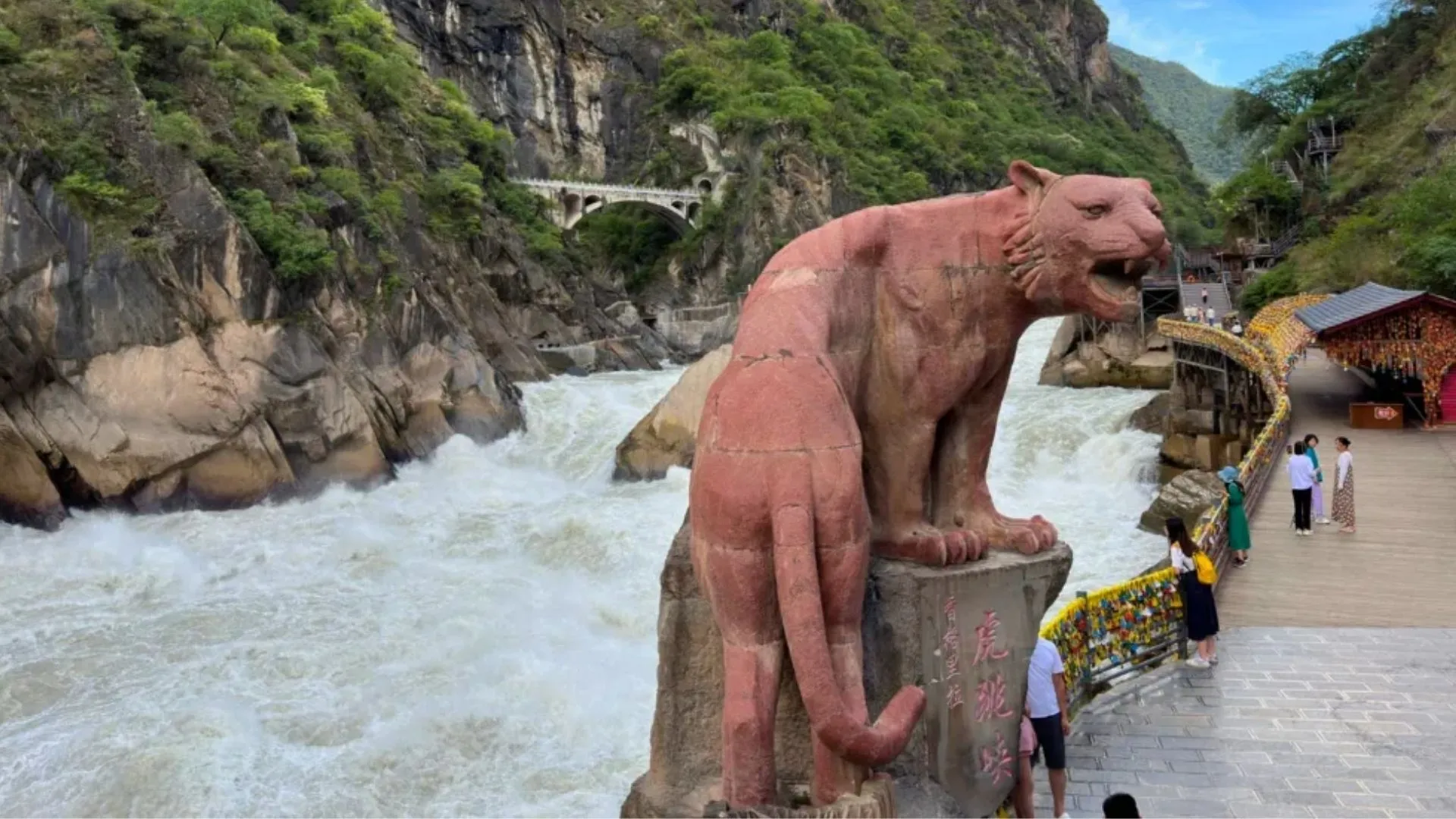 Khe Hổ Nhảy (Tiger Leaping Gorge) tại Lệ Giang, Trung Quốc
