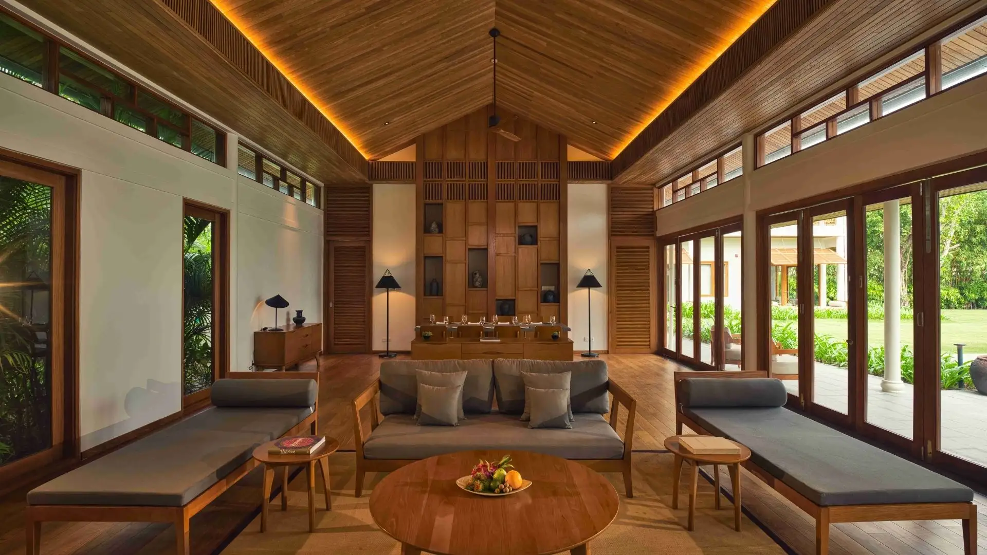 Nội thất và không gian Legacy Mekong sang trọng, thiết kế khác biệt, du lịch cao cấp.