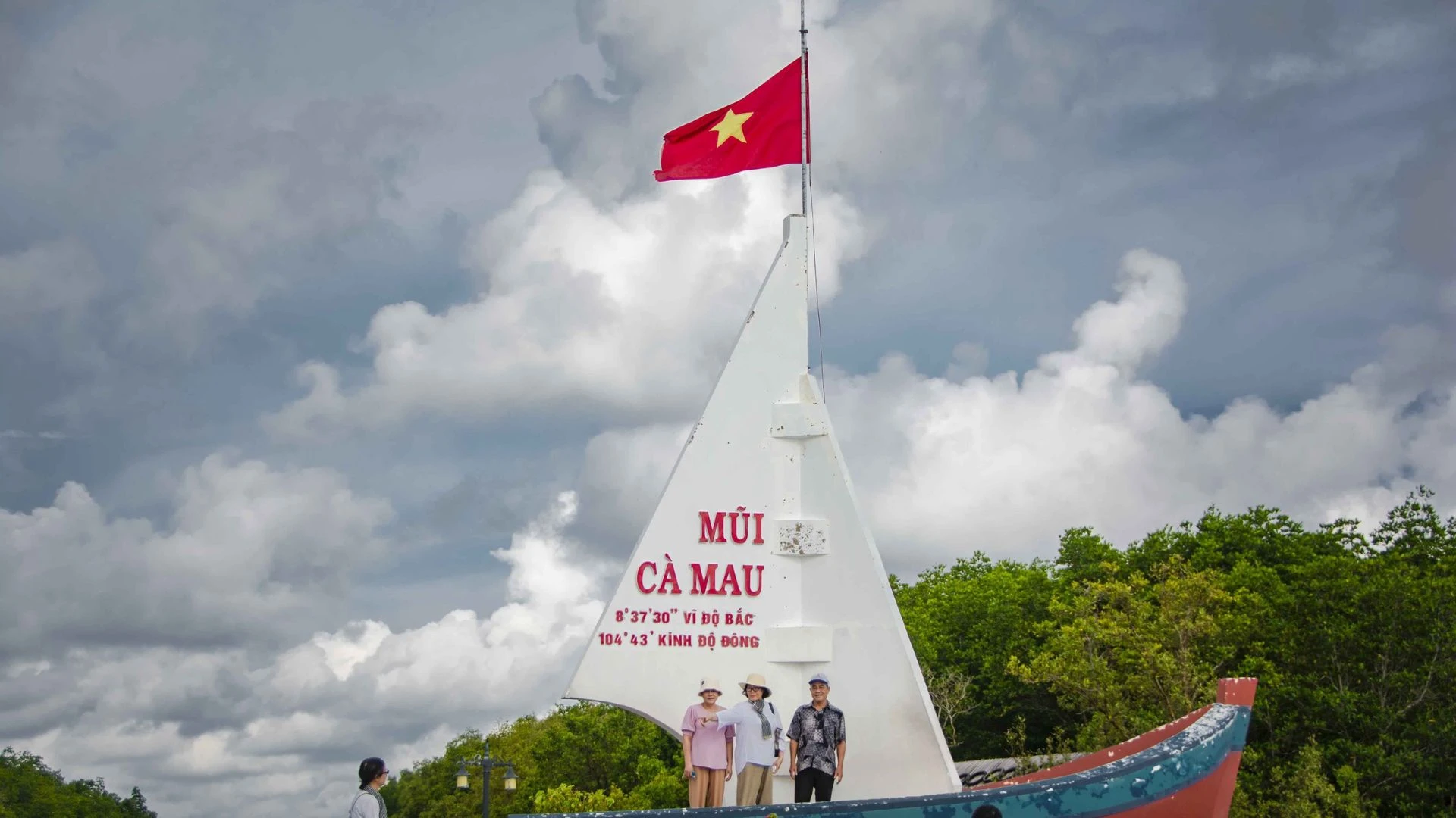 Khu du lịch Mũi Cà Mau - Trải nghiệm độc đáo ở điểm cực Nam khu-du-lich-mui-ca-mau-nu-cuoi-me-kong-cong-trinh-tuong-dai-mui-ca-mau