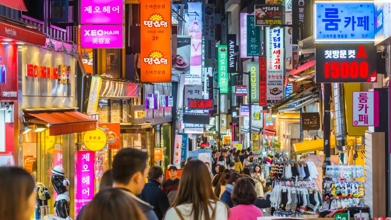 Khu phố Myeongdong – thiên đường mua sắm trong Tour Seoul Nami Everland