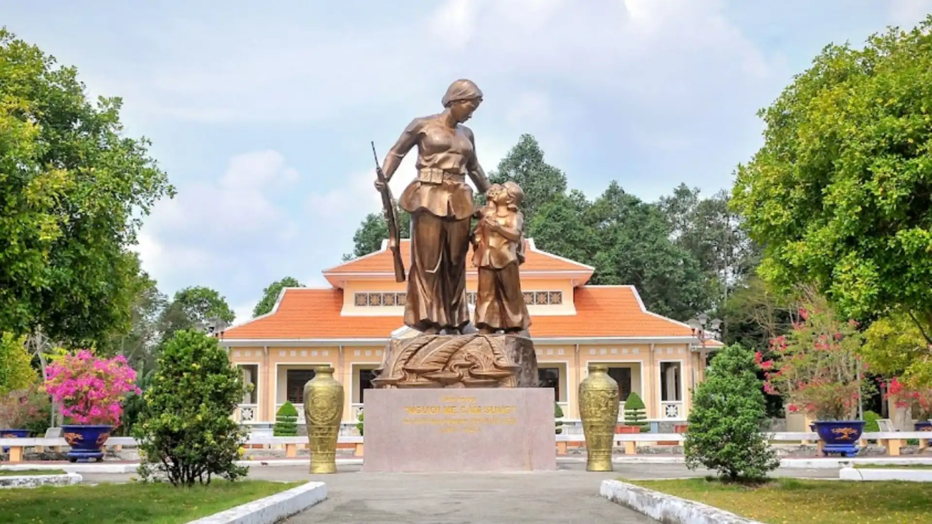 Khu tưởng niệm Nguyễn Thị Út tại xã Tam Ngãi, tỉnh Vĩnh Long
