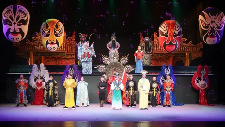 Biểu diễn Kịch Biến Diện Tứ Xuyên – hoạt động văn hóa đặc sắc trong tour Cáp Nhĩ Tân