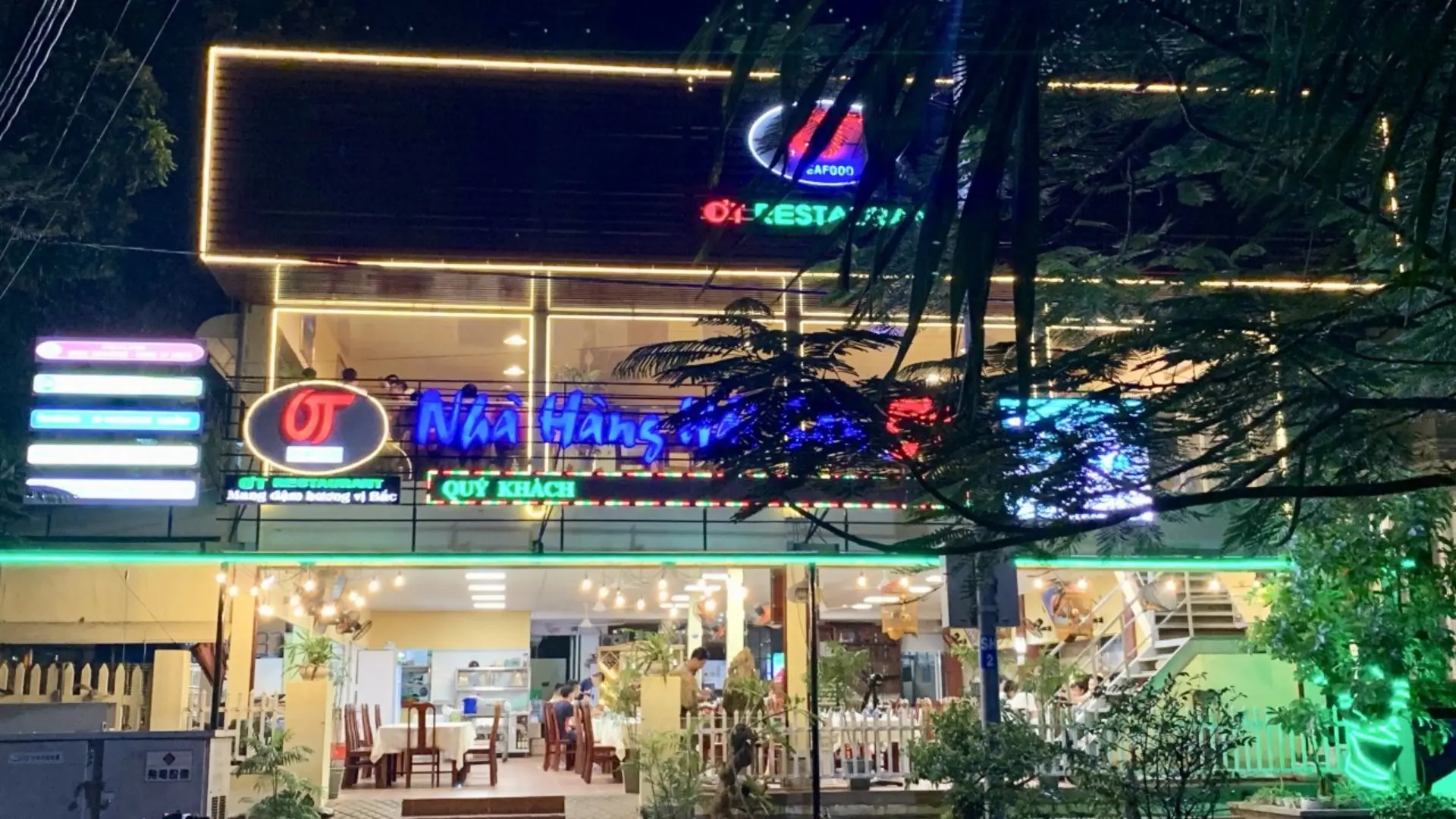 mot-so-nha-hang-o-con-dao