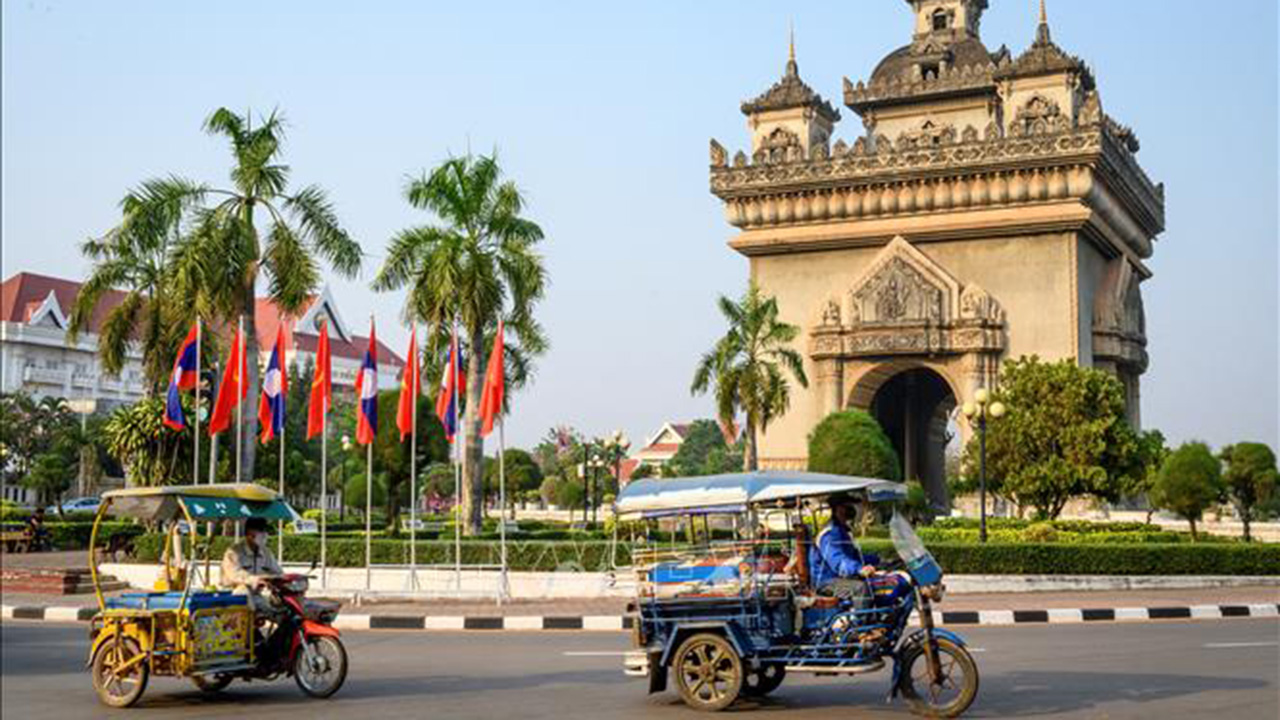 Có nhiều cách di chuyển từ Việt Nam đến Lào