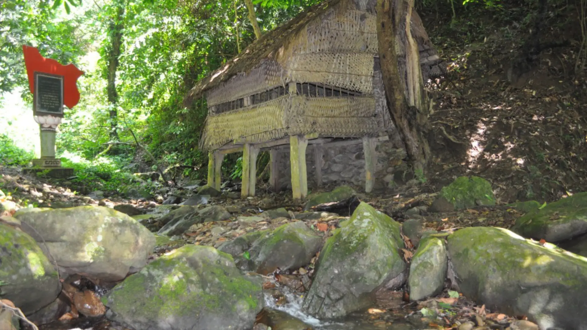 Lán Khuổi Nặm dựng theo kiểu nhà sàn