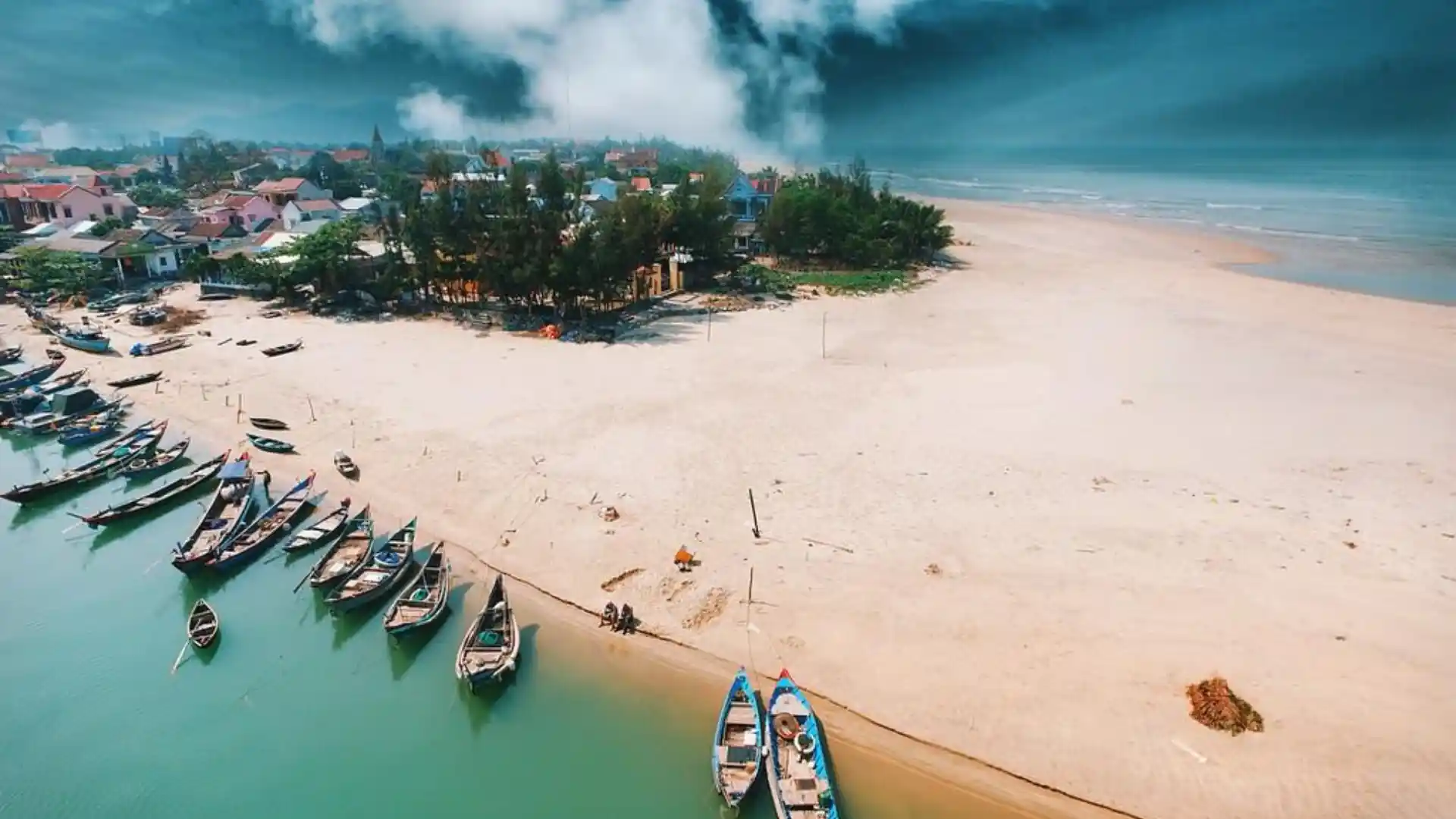 Làng chài Lăng Cô thuộc huyện Phú Lộc, Huế