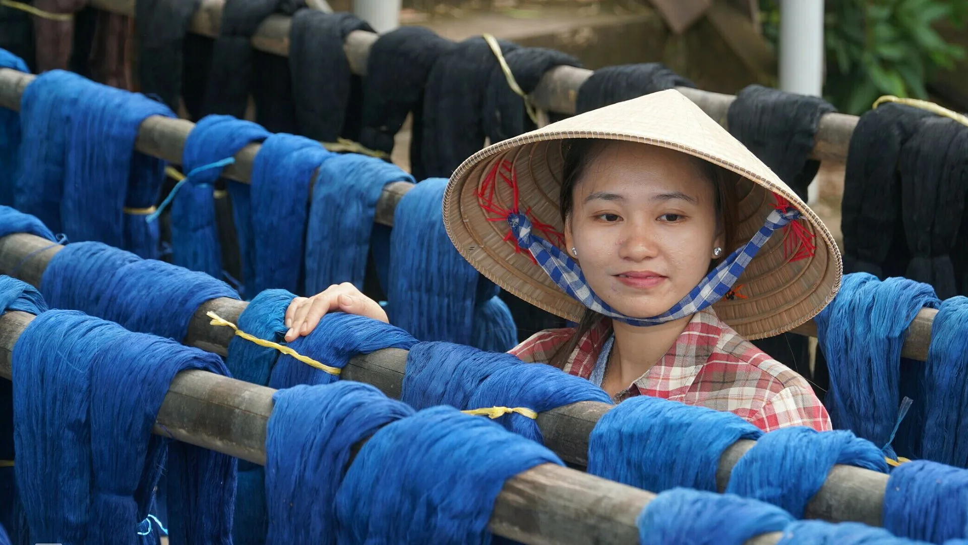 Làng nghề Long Khánh A dệt lên khăn rằn