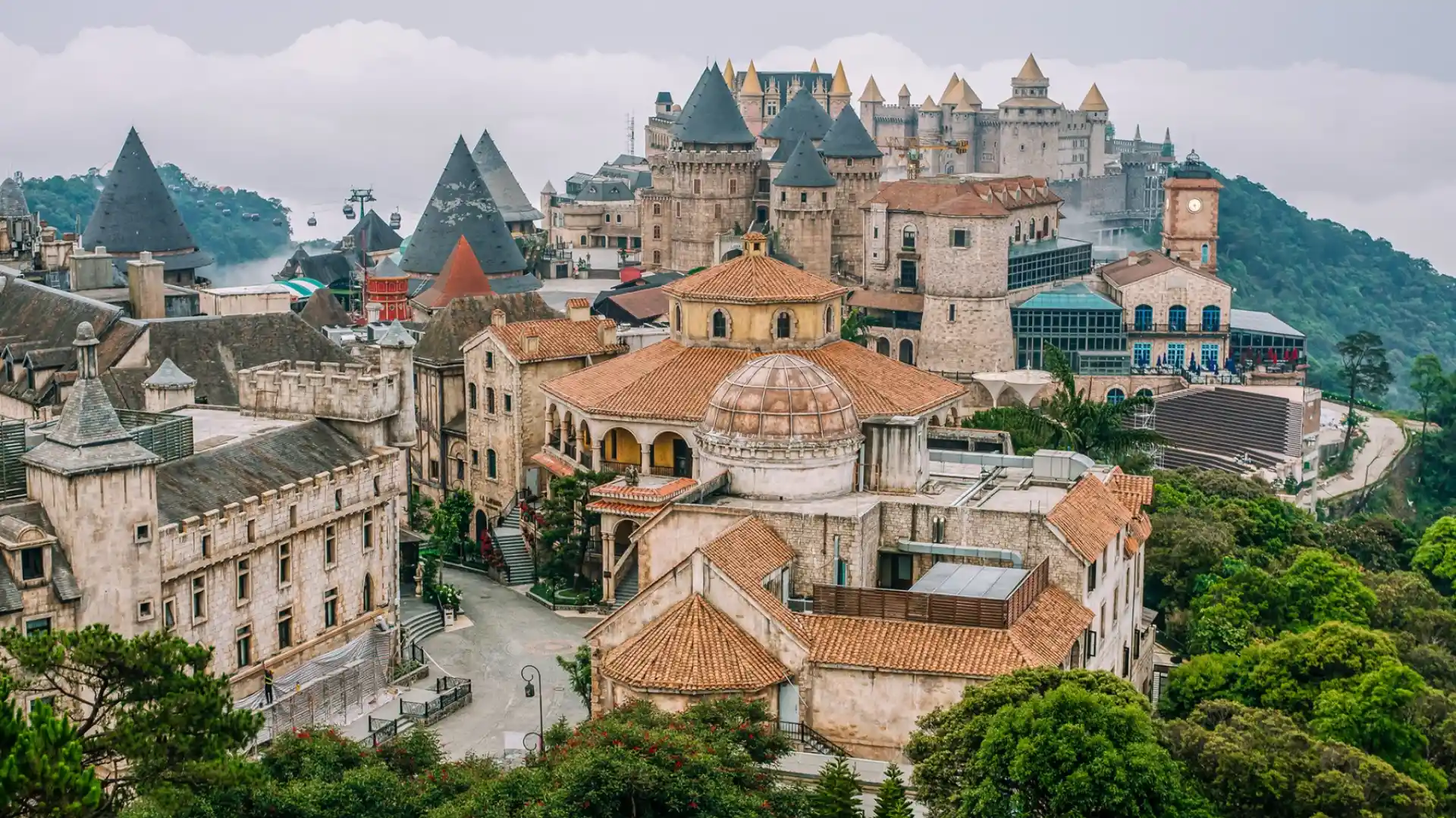 Làng Pháp - Châu Âu thu nhỏ trên đỉnh núi Bà Nà