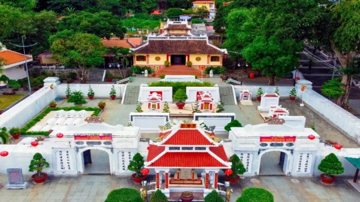 Viếng Lăng Thoại Ngọc Hầu lắng nghe câu chuyện thần khai mở đất An Giang