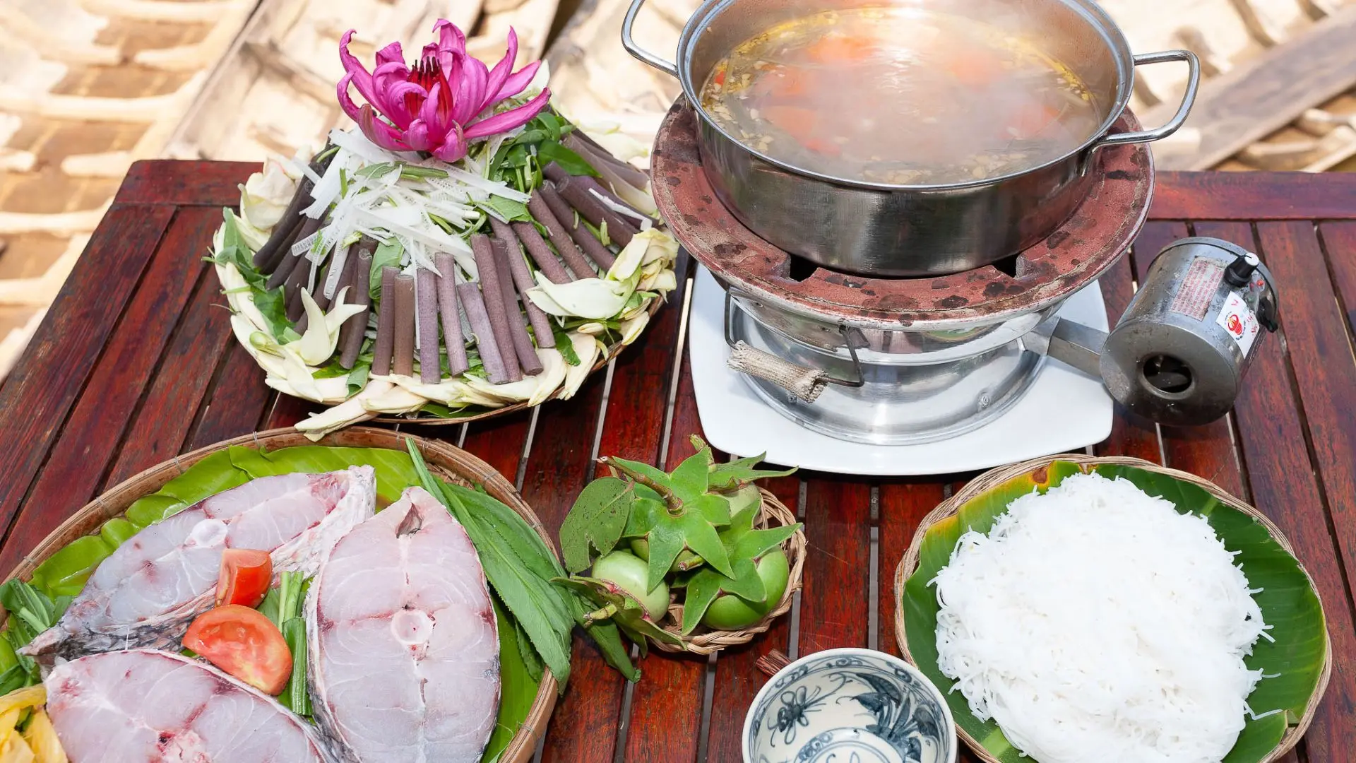 Lẩu bần phù sa -– đặc sản miệt vườn Cần Thơ