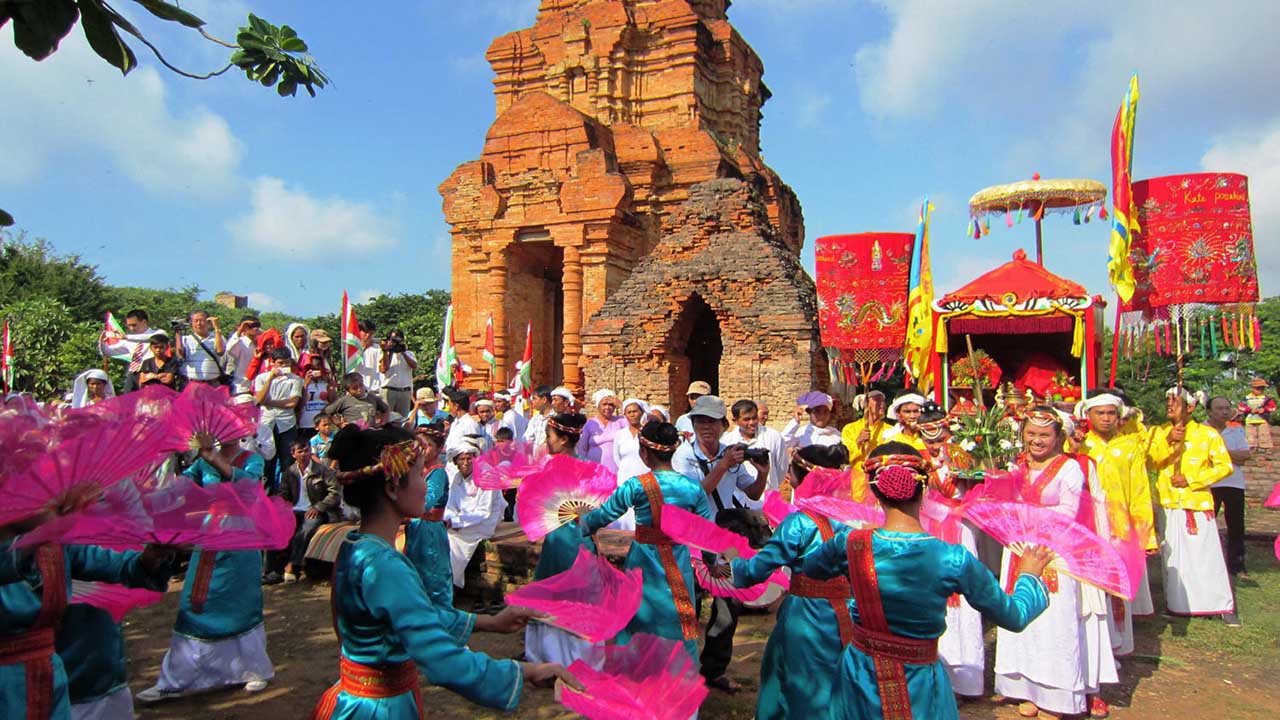 Lễ hội Tháp Bà Ponagar