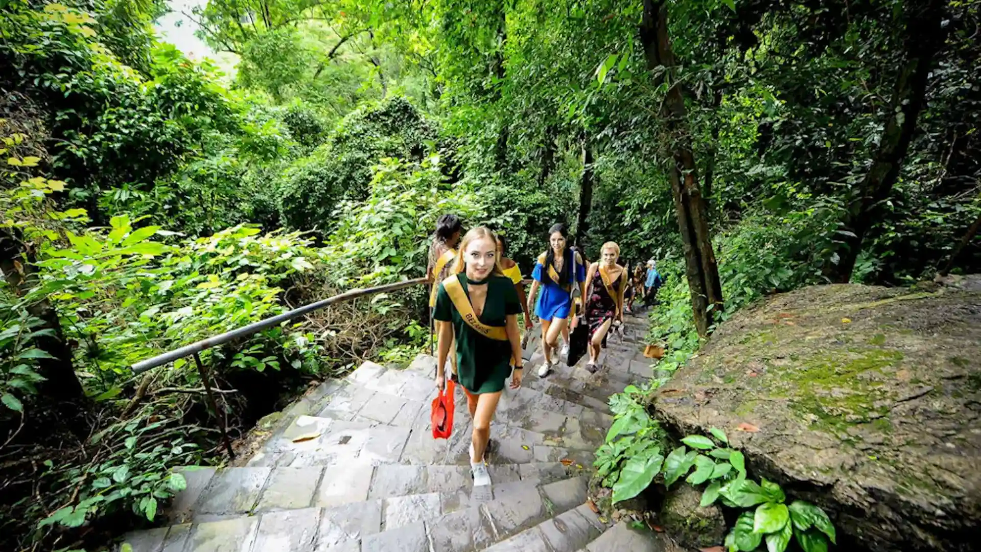 Lối vào động Thiên Đường