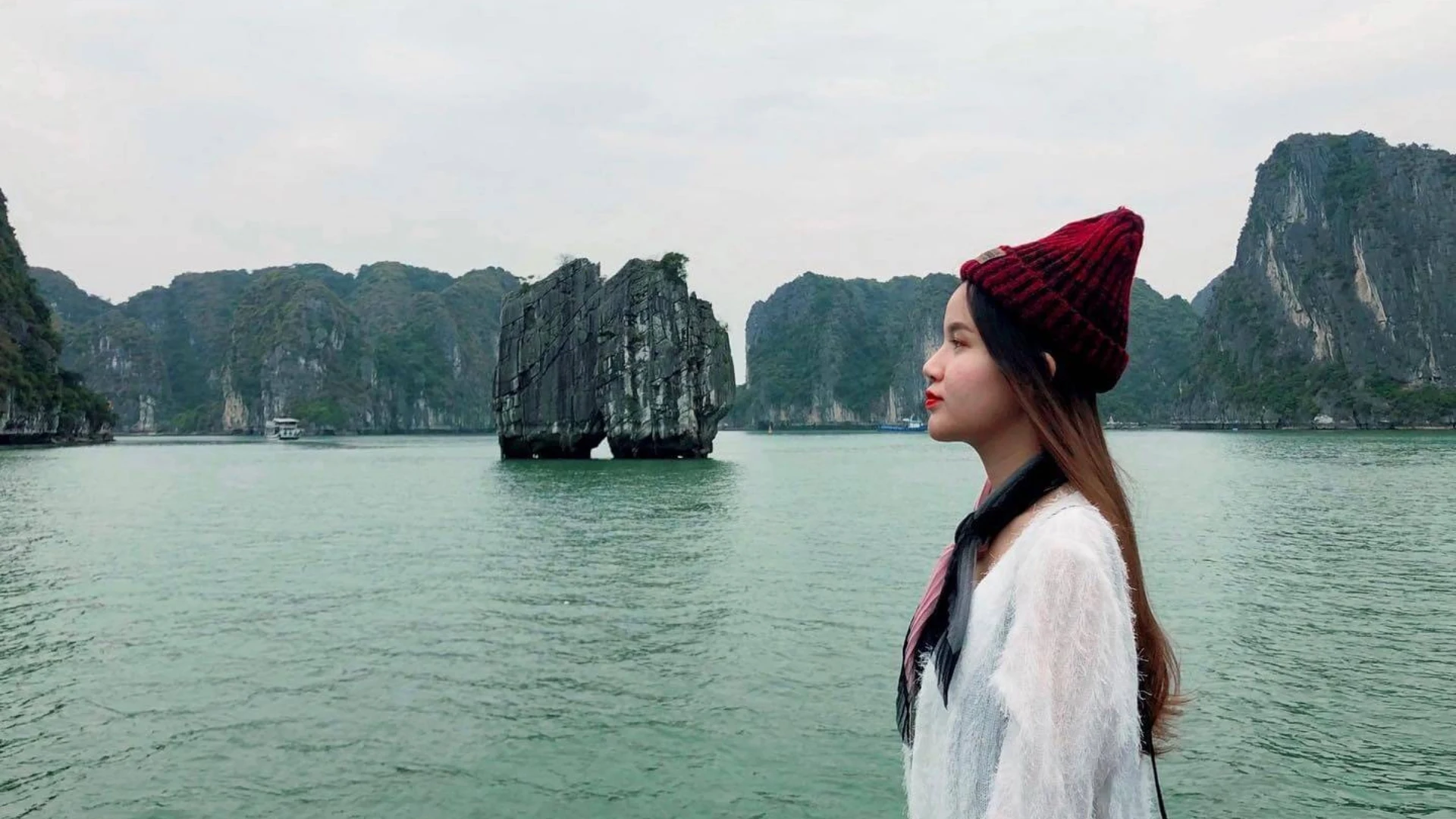 Nên mang nón và thoa kem chống nắng khi tham quan Hòn Đỉnh Hương