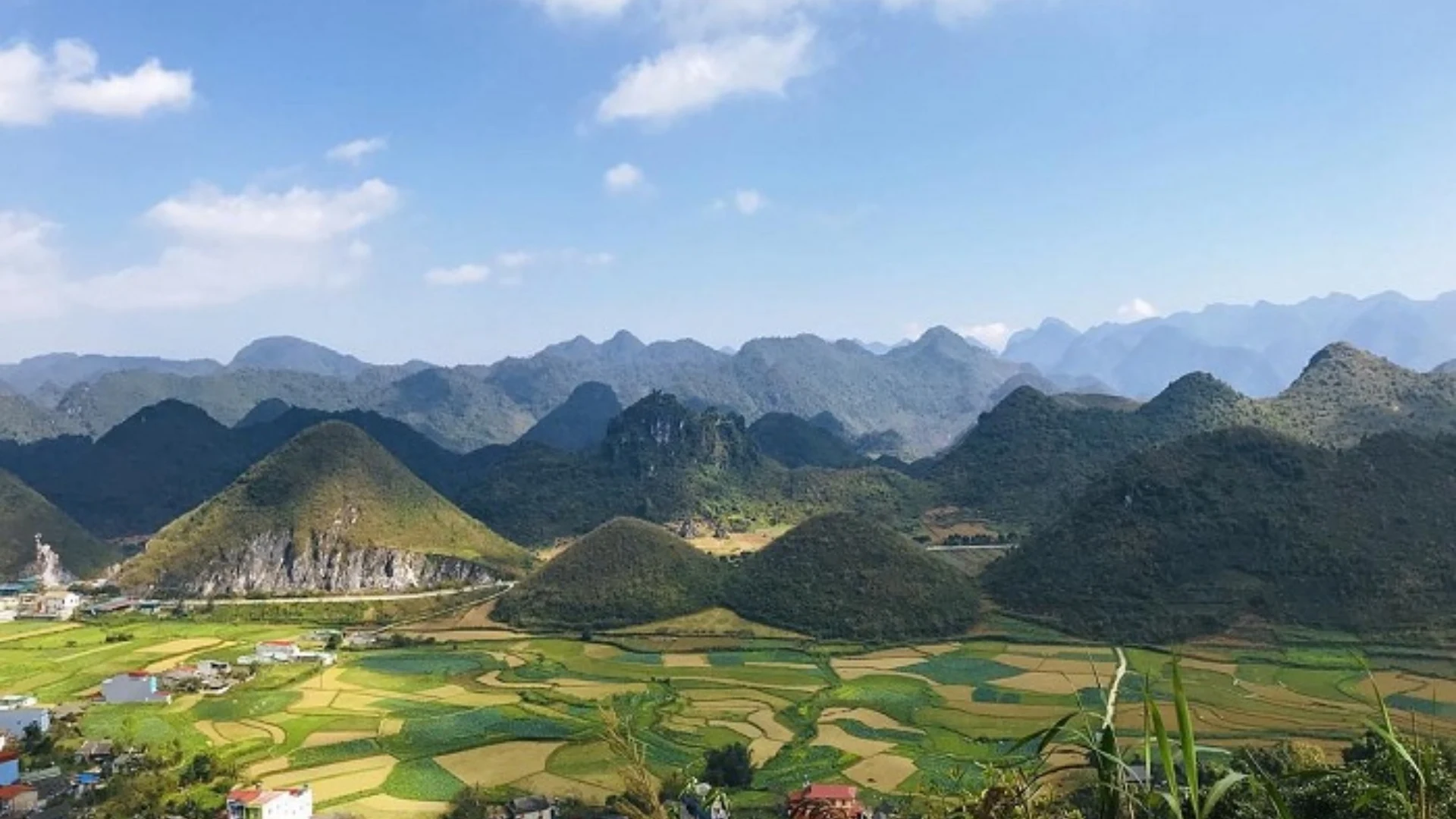 Giữ môi trường sạch sẽ khi du lịch đến Núi Đôi Cô Tiên Quản Bạ