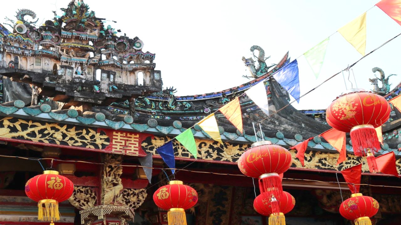 Mái chùa Kiến An Cung