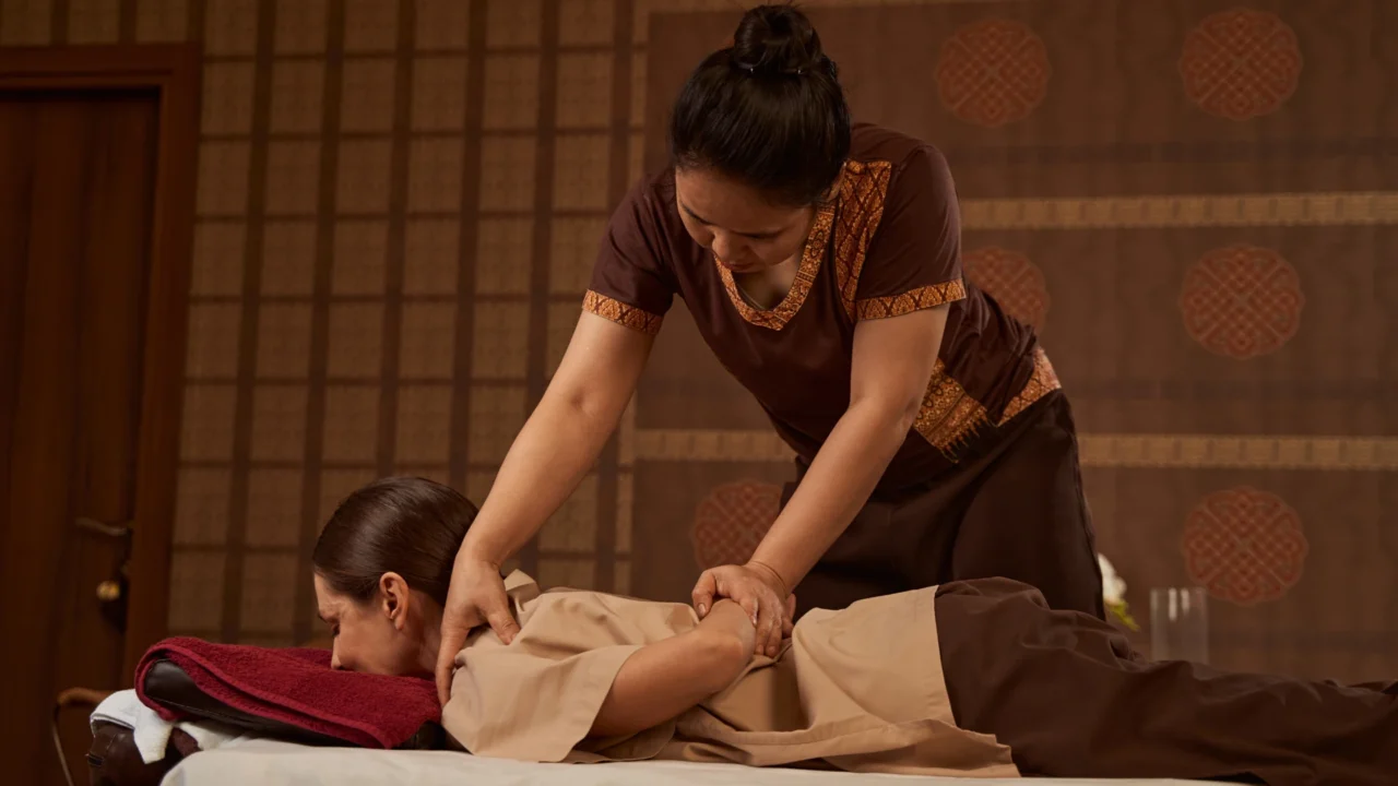 massage thai co truyen bangkok pattaya tour