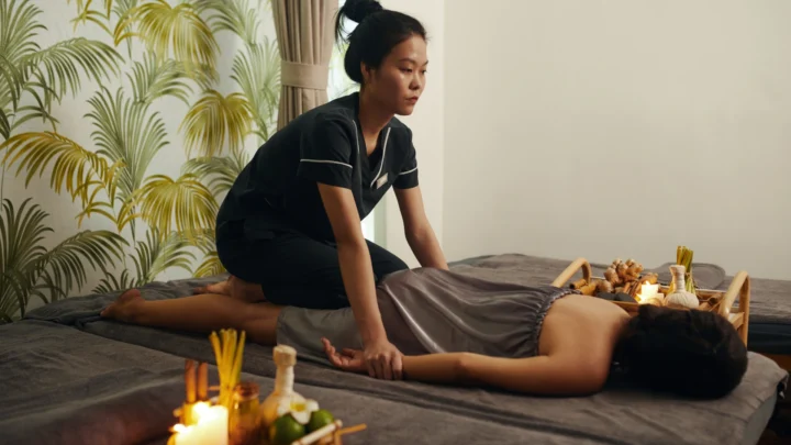 Massage Thái cổ truyền – tour Bangkok Pattaya từ TPHCM