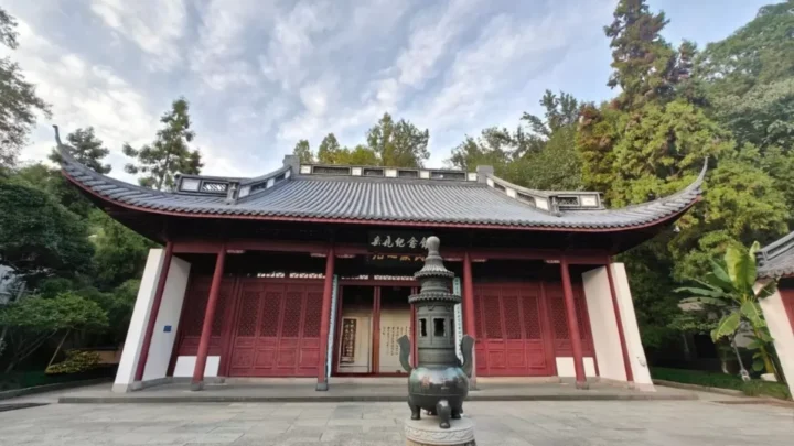 Miếu Nhạc Phi – tour Thượng Hải Bắc Kinh