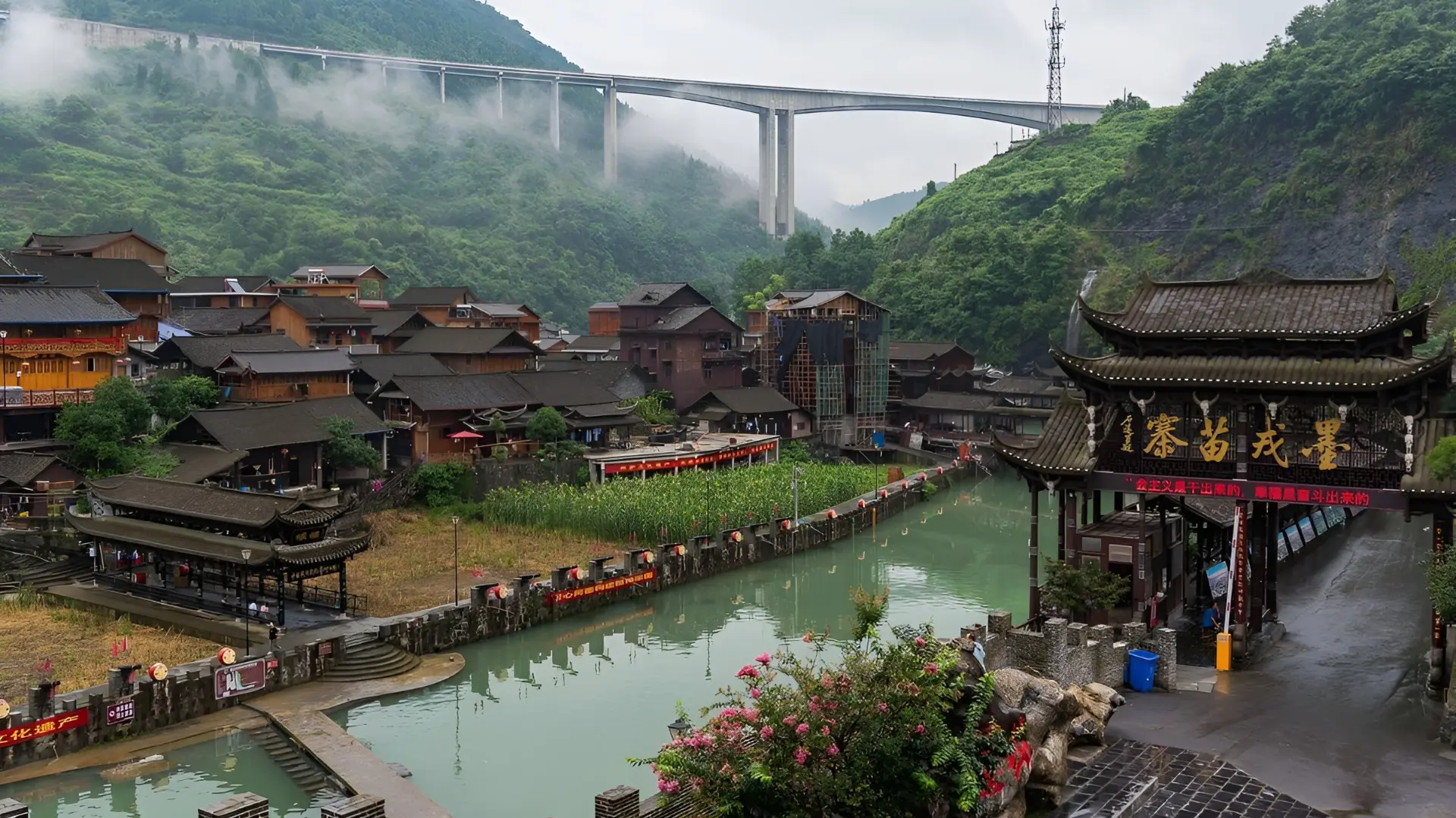 khám phá Làng Miêu Mặc Dung (Hồ Nam) trong tour trương gia giới