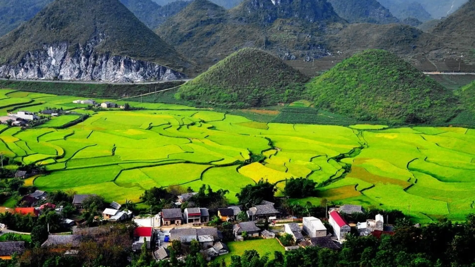 Núi Đôi tháng 3-4 và tháng 10-11 có nắng ấm ban ngày