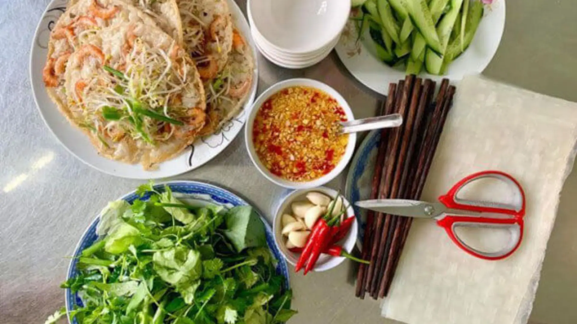 Bánh xèo tôm nhảy món ăn Bình Dịnh