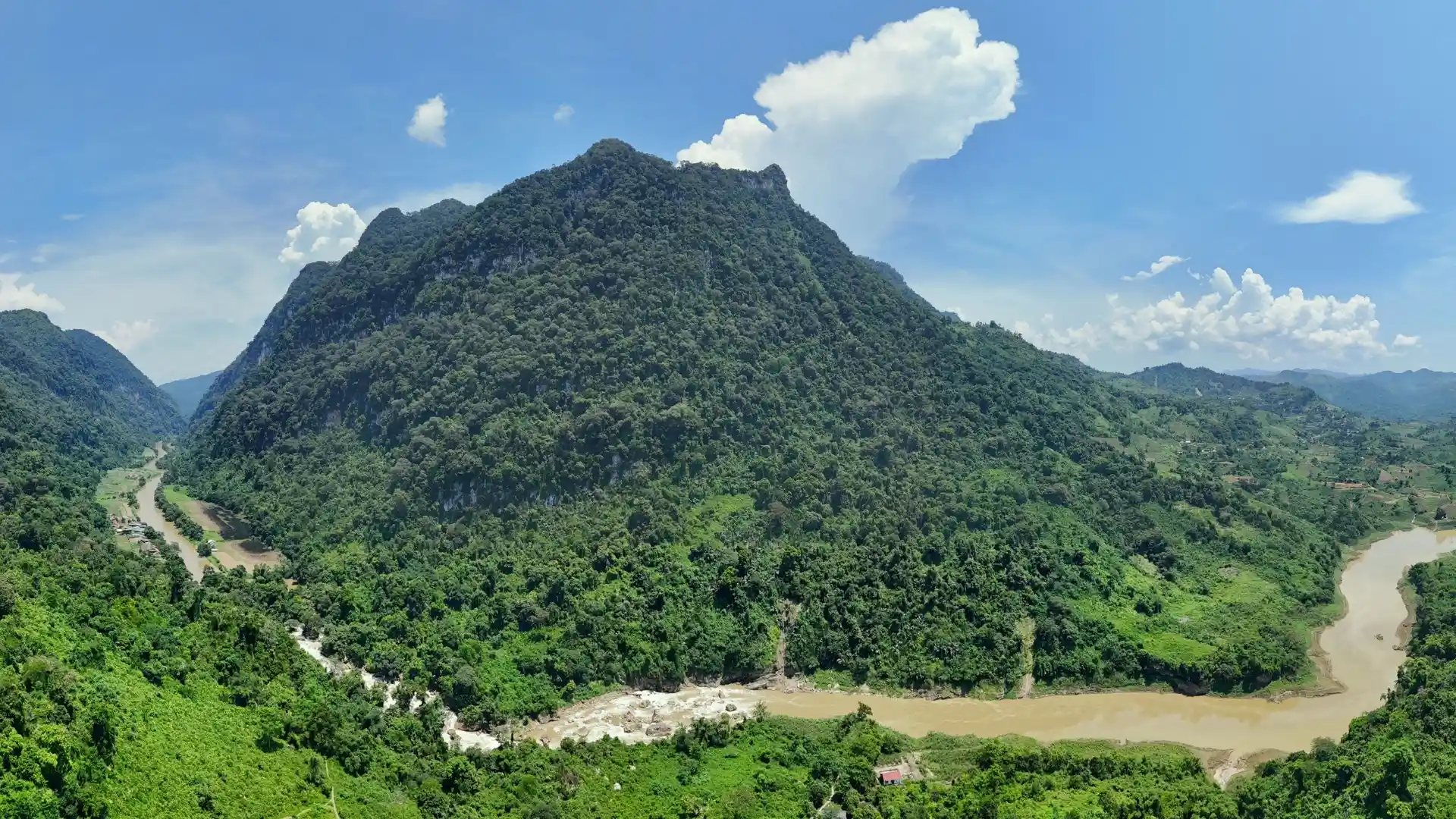 Thác Đầu Đẳng mùa hè với không khí mát mẻ