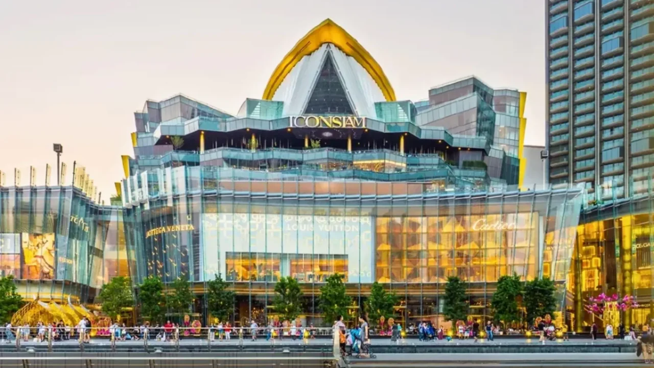 Mua sắm tại IconSiam – trung tâm thương mại lớn trong Bangkok Pattaya tour