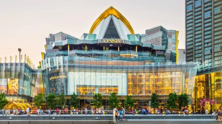 Mua sắm tại IconSiam – trung tâm thương mại lớn trong Bangkok Pattaya tour