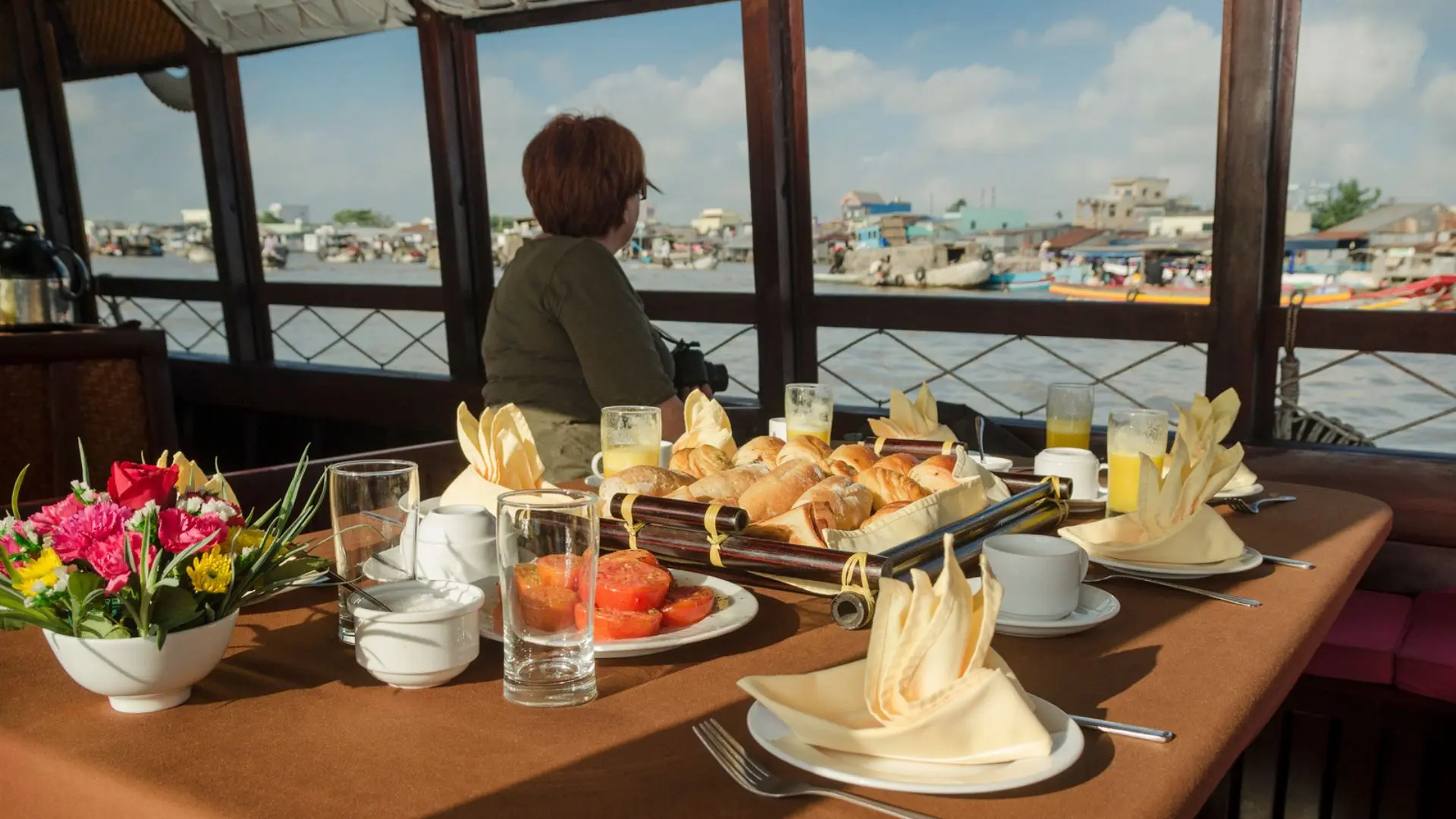 dịch vụ tàu Mystic ngắm hoàng hôn trên sông hậu